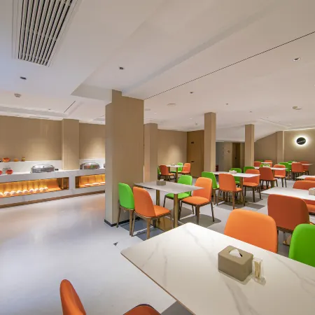 Xinlong Intelligent Hotel (Longyan Wanbao Plaza East Station)