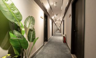 One Forest Hotel (Shanghai Jiaotong University Yan'an West Road Subway Station)