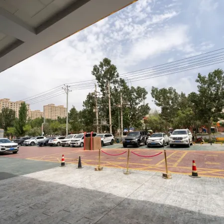 Golden Sunshine Hotel (Kuqa No.2 Middle School)