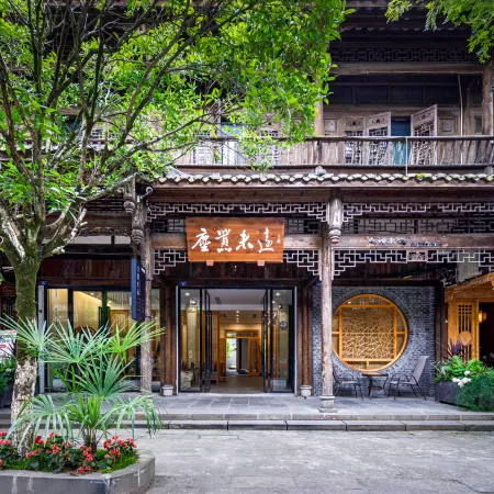 Dust and Hustle Weiyuan Designer Zen Homestay (Chongzhou Jiezi Ancient Town Branch)