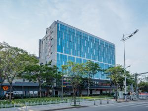 Vienna Hotel (Guangzhou G105 National Road Xialiang Subway Station)