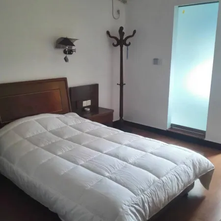 Xinchang Jinqiao Hotel