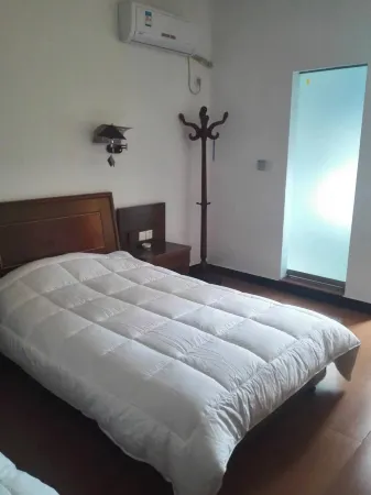 Xinchang Jinqiao Hotel