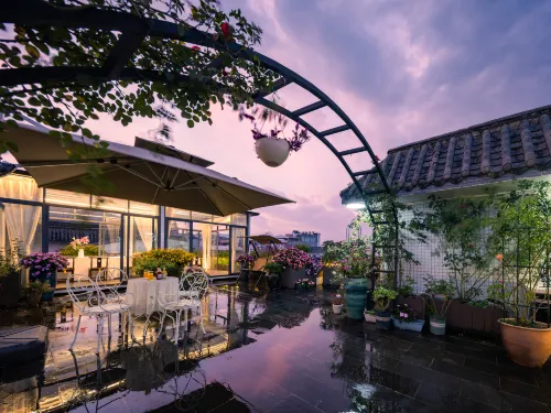 Tengchong Huazhong Yunge Hot Spring Inn (Laifengshan National Forest Park) - Jacuzzi