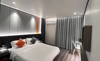 Pine Hotel (Taidong 2nd Road, Taidong Pedestrian Street, Qingdao)