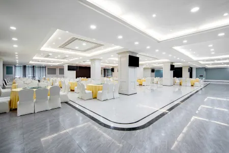 Sports International Hotel Отели рядом со станцией Yangcheng Lake Railway Station