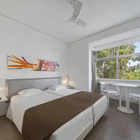 Dorisol Estrelicia Hotel Отели в г. Фуншал
