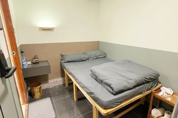 自助時鐘酒店, 香港榆臨賓館