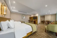 Junchao Mira Hotel (Ranjiaba Flower Garden Light Rail Line 6 Station)