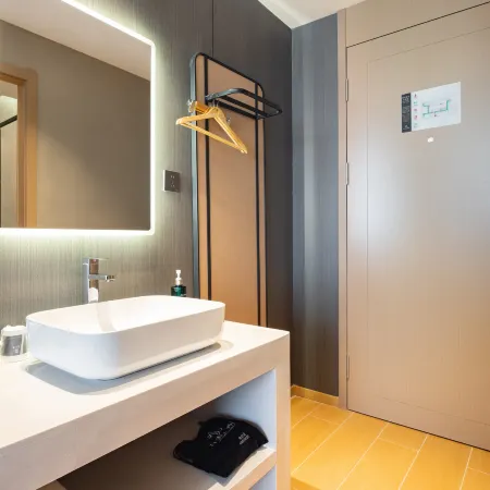 Shenyang Lijing Qingya Hotel ( Gliding Shengjing Hospital Wanda Plaza) Отели рядом с достопримечательностью «Теси»