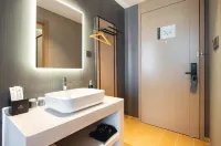 Shenyang Lijing Qingya Hotel ( Gliding Shengjing Hospital Wanda Plaza)