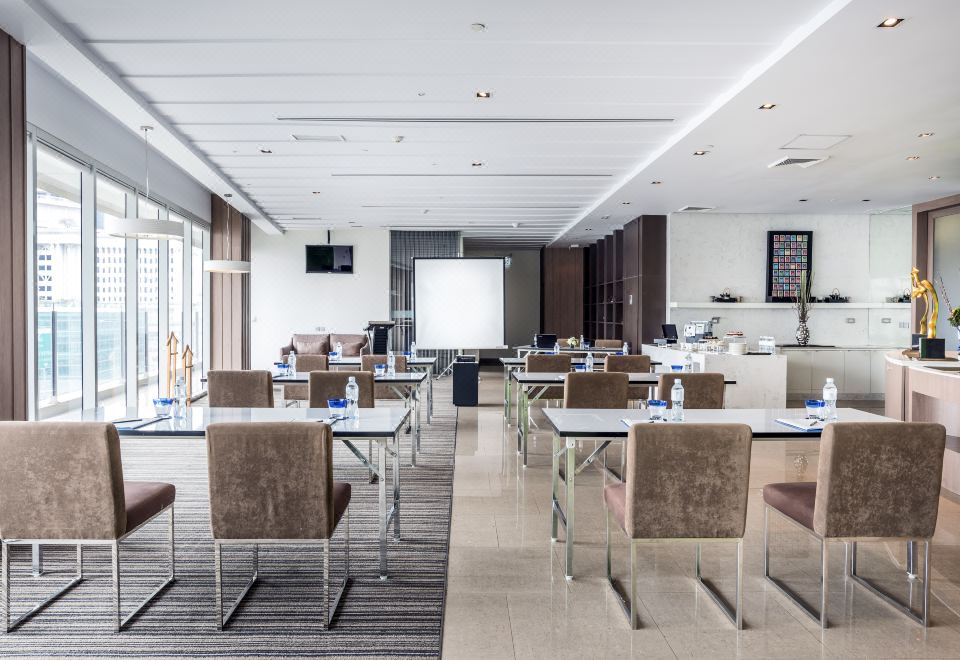 3. Hilton G..