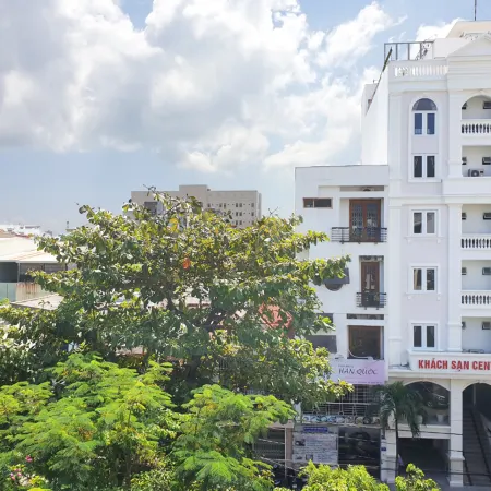 Quy Nhon Center Hotel Отели рядом с достопримечательностью «Городской пляж»