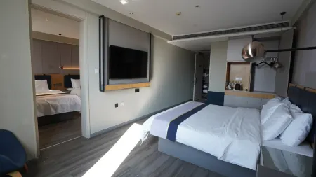 Homeinn Selected Hotel (Sishui Quanyuan Avenue Ginza Mall)