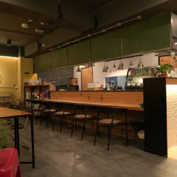 MeetingMates Hostel Отели рядом с достопримечательностью «Храм Луншань»