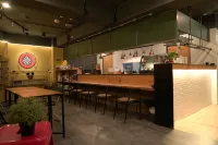 MeetingMates Hostel