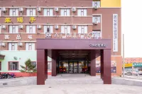艾特社群飯店（俸伯地鐵站店） 冯伯附近的飯店