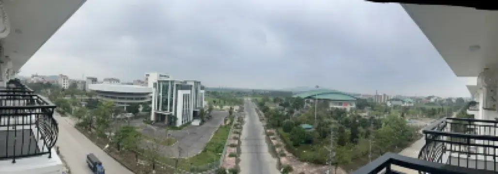 Lucky Phoenix Hotel & Apartment Hôtels à : Suối Hoa