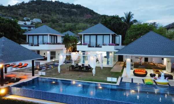 블루망고 풀 빌라의 야경