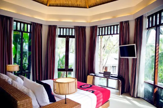 วิลล่าสระว่ายน้ำทรอปิคอล