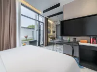 Jialong Hotel (Yulin Wonderland) Hotels near Yaolin Wonderland Scenic Area
