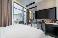 Jialong Hotel (Yulin Wonderland) Hotels in Hongdenglong Waipojia Scenic Area
