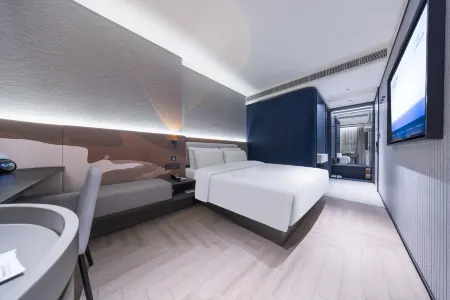 Changsha Wuyi Square Guojin Street Atour Light Hotel