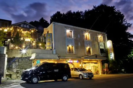 Phoenix Pavilion Hot Spring Hotel Отели рядом с достопримечательностью «Wai Shuang Xi Ding Mountain»