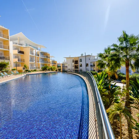 BnB Homes White Rose Garden Apartment with 2 Terraces & 2 Swimming Pools