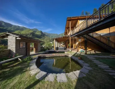 Jiu Gong Shan Under Bamboo Forest Guesthouse Отели рядом с достопримечательностью «Yunzhong Lake Reservoir»