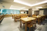 Home Inns YUNIK e-Sports Hotel (West Gate Subway Station of Communication University of Beijing)