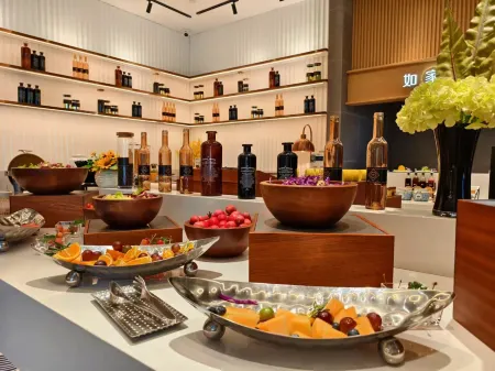 Home Inn Plus (Qingdao Yinchuan West Road, Qingdao University) Отели рядом с достопримечательностью «Qingdao Administrative Institute»