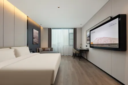 Xiamen Huli International Shipping Center Atour Hotel