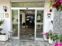 Mogons Exclusive โรงแรมใกล้Kalamar Beach Club