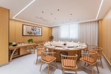 Thunderobot Hotel Отели в г. Юнань