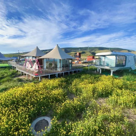 Qinghai Lake Tongbao Mountain Mountaineering and Lake Viewing Featured Wild Luxury Camping Homestay