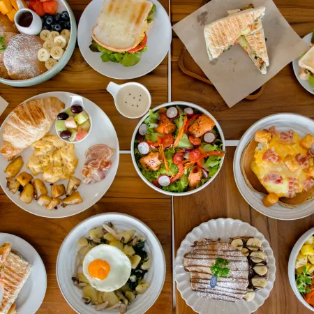 Tiya House Rooms & Cafe Отели рядом с достопримечательностью «Перекресток с кроманьонцем»