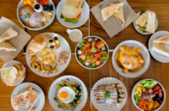 Tiya House Rooms & Cafe