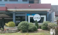 RedDoorz @ Arrs Hotel & Resort Hotels in Tagum City