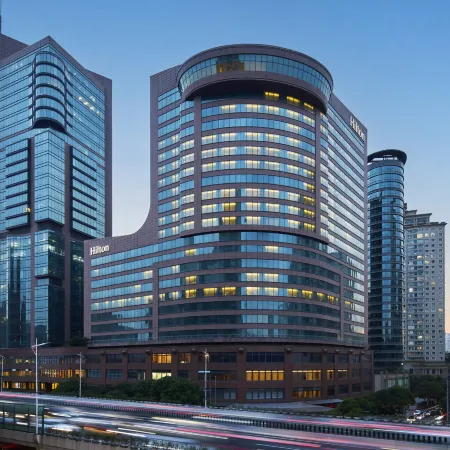 Hilton Shanghai City Center Отели рядом с достопримечательностью «Шанхайская библиотека»