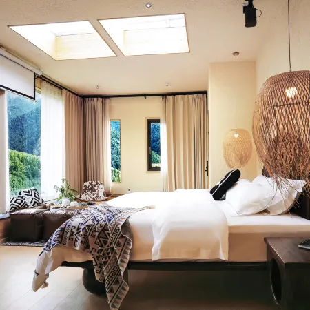 Four Girls Mountain Lanxi Wild Luxury Hotel (Changpinggou Scenic Area Branch)