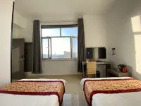 Hua is staying in a Express Hotel
