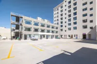 Lavande Hotel (Golmud Bayilu Underground Commercial Street Kunlun Park) - parking