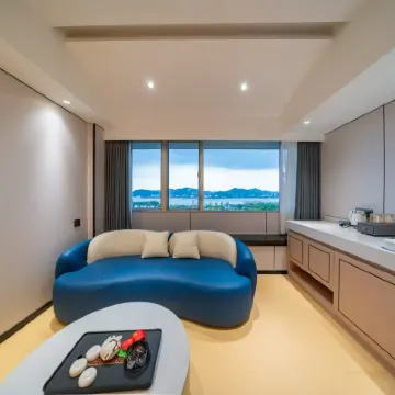 Yihai Chaosu Meiju (Xiaogongyuan Branch) Hotels near Renmin Square