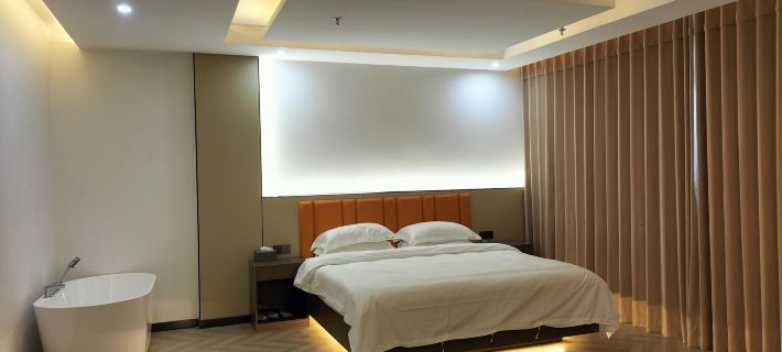 Paike E-Sports Hotel (Yueya Lake Park) Hotels in Luqu