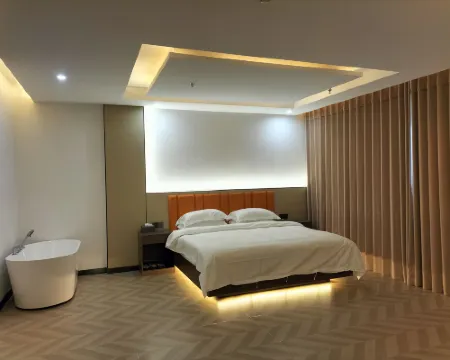 Paike E-Sports Hotel (Yueya Lake Park) Hotel a Luqu