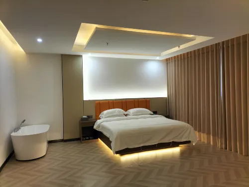 Paike E-Sports Hotel (Yueya Lake Park) فنادق في لوتشو