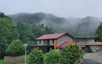 Jiangdong Chinese Inn (Changshui Scenic Area) - Mountain view