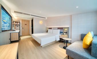 Homeinn Plus Hotel (Dongyang Hengdian Film City Pedestrian Street)