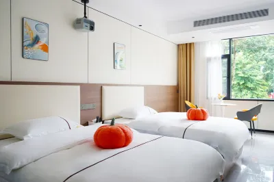 Yinsheng Mansion Hotel Hotels near Menghai Bus Passenger Transport Station